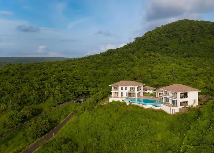 Casa Bella: Sea-View Villa with Infinity Pool and Spa Alibag